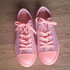 Converse tennis shoes